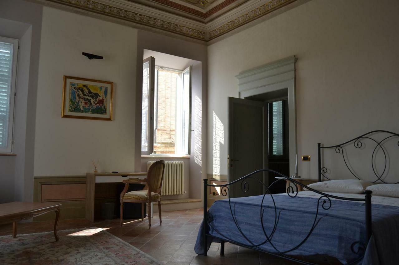 Palazzo Roberti Hotell Monte San Giusto Eksteriør bilde